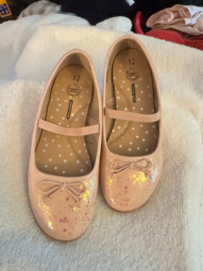Girls shoes